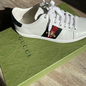 Gucci Sneakers. Size 5